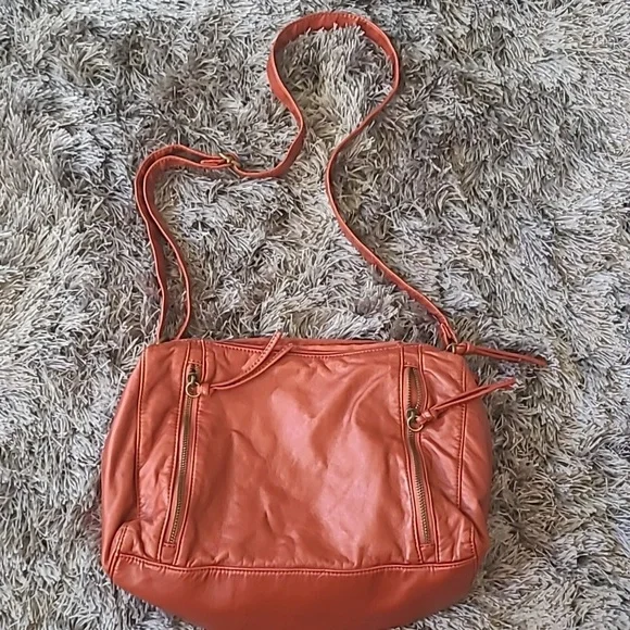 Cross body - Picture 1 of 2